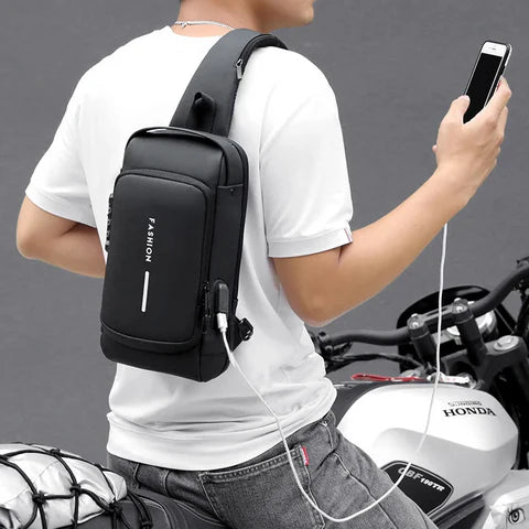 BOLSO IMPERMEABLE CON PUERTO USB y SEGURO ANTIRROBO (TSA)